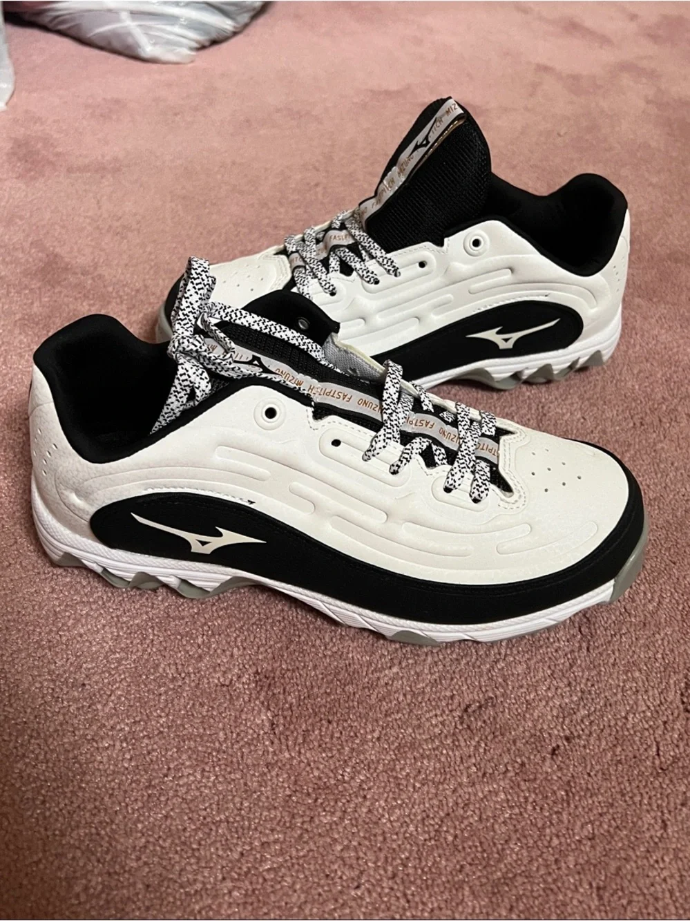Women’s Mizuno Metal Softball Cleats